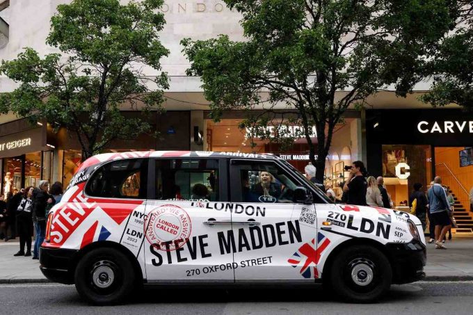 A Drovo taxi campaign with Steve Madden.