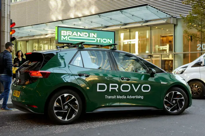 Drovo on-vehicle advertising screen in london