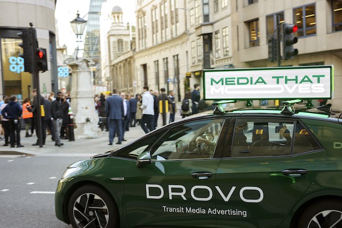 Drovo digital advertising screen in London.
